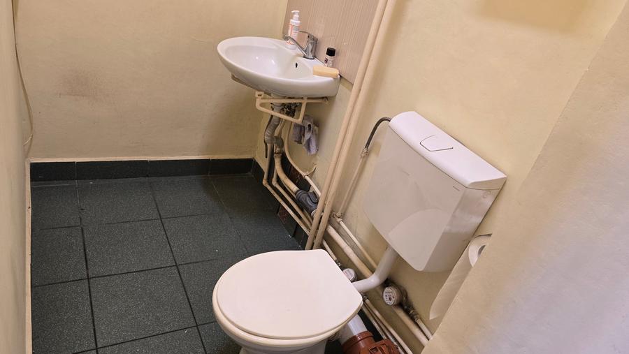 Inchiriez spatiu comercial in Deva, zona Bld Decebal colt cu I. Maniu