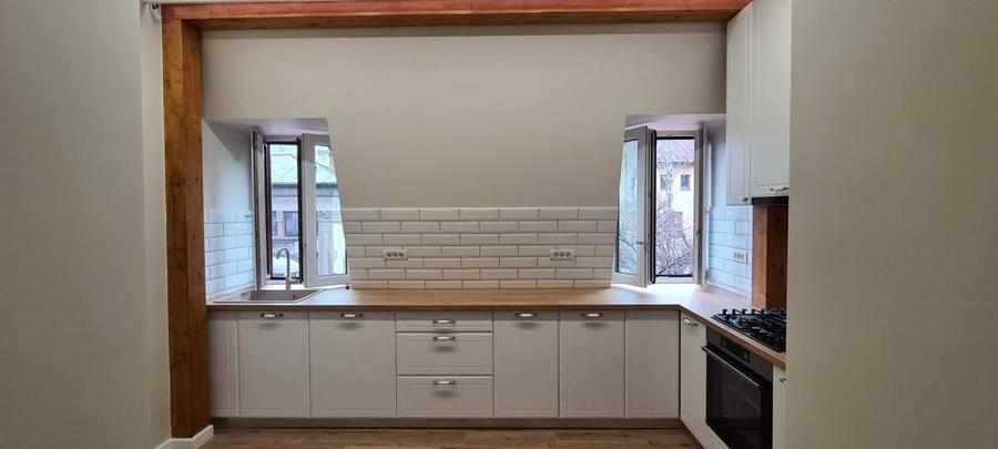 Inchiriez apartament 4 camere Bd. Dacia, recent renovat.