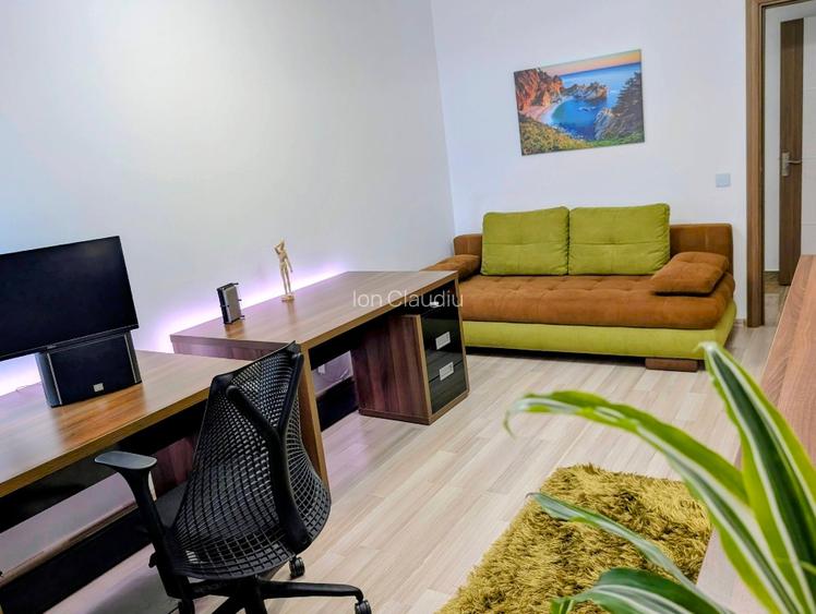 Refugiu urban modern cu 4 camere, zona Coresi, gândit pentru lucru de acasă - 9