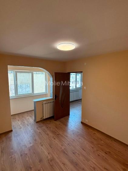 Vand apartament cu 2 camere,confort 2 etaj 4 - 2