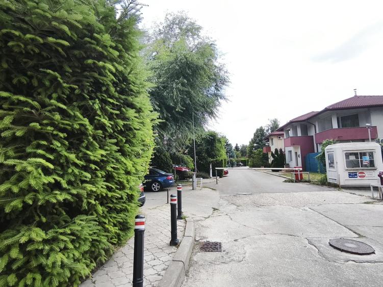 Baneasa - teren cu autorizatie pentru apartamente tip duplex, complex inchis