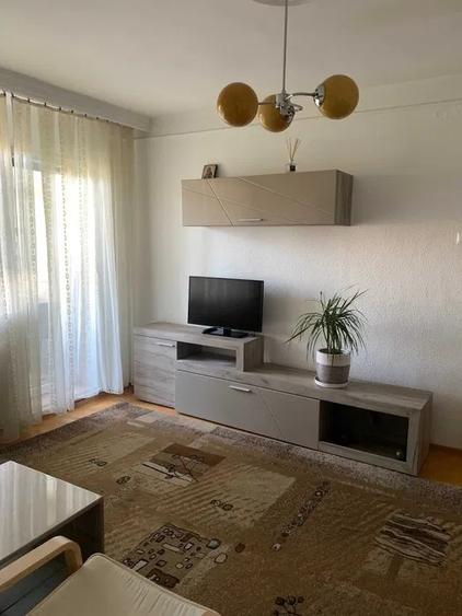 Apartament cu 2 camere, etajul 3/4, zona Podu Ros