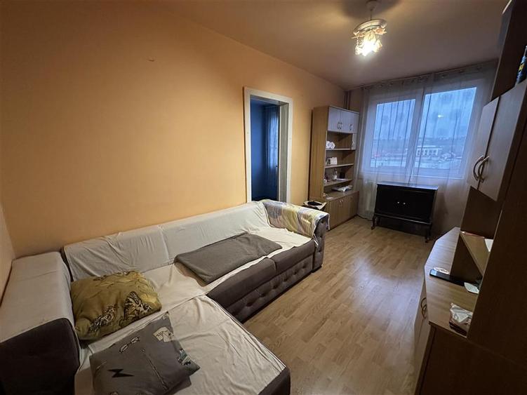 Apartament 2 camere semidecomandat, velenta