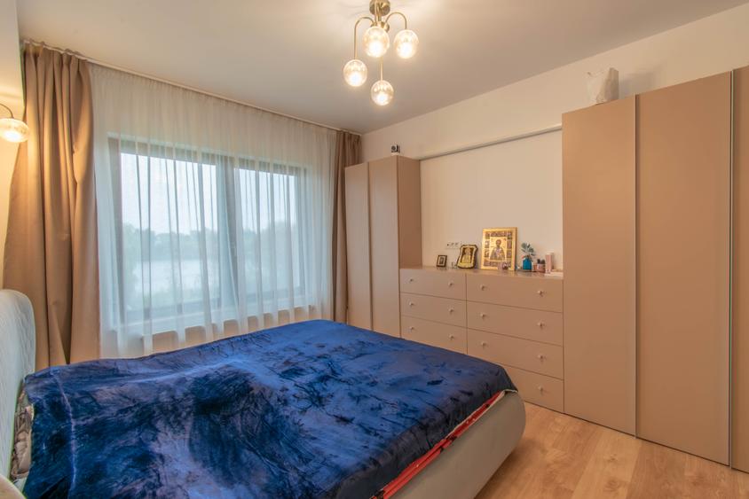 Vilă modernă cu vedere la lac, minicomplex inchis