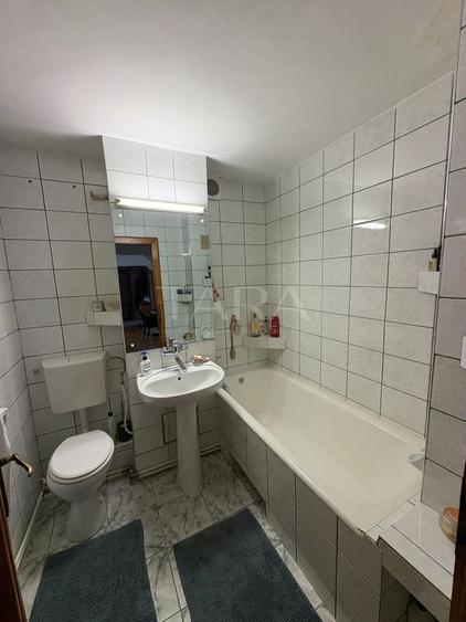 4 camere, spațiu generos, parcare și zonă excelentă.