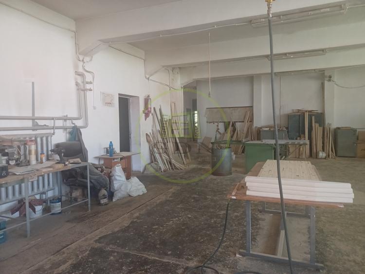 De vanzare fabrica mobilier lemn masiv sculptat + confectii metalice