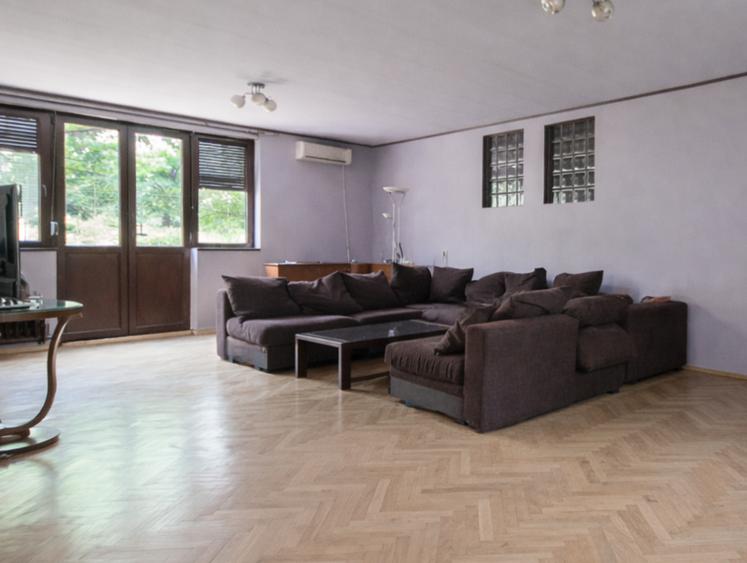 Apartament Romana, Caderea Bastiliei