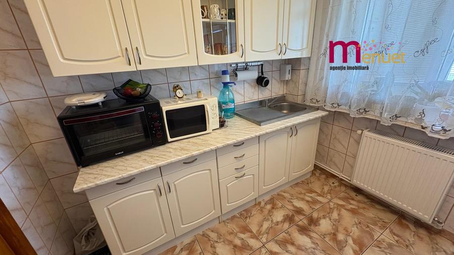 Apartament 3 camere,Central,etaj 8,gaze,mobilat