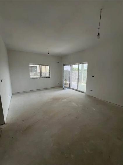 Giroc-Bld. Aviatiei | 5 camere | 3 bai | Bucatarie inchisa | Asfalt