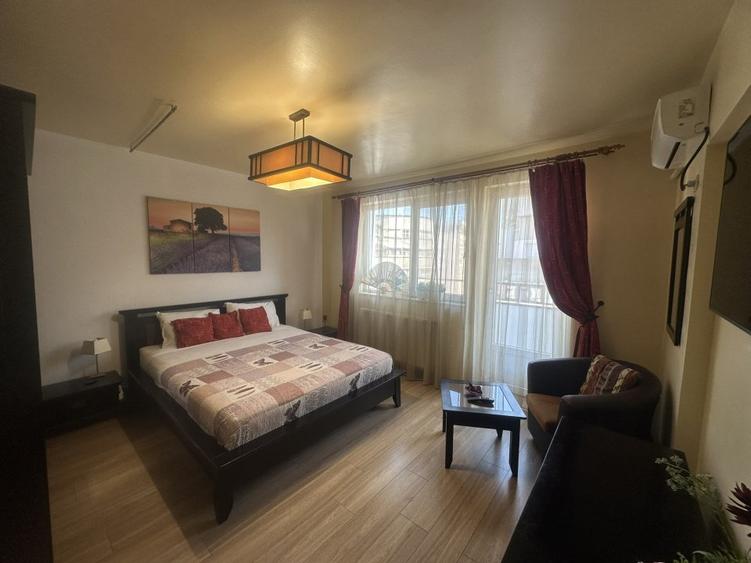 Apartament 2 dormitoare cu hol locuibil, 2 balc, centrala proprie, bloc solid
