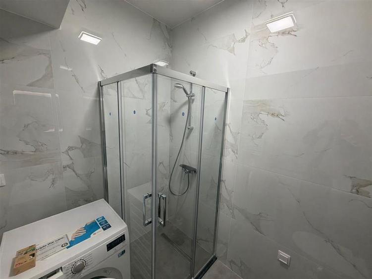 Apartament 3 camere 2 bai balcon parcare zona Calea Surii Mici