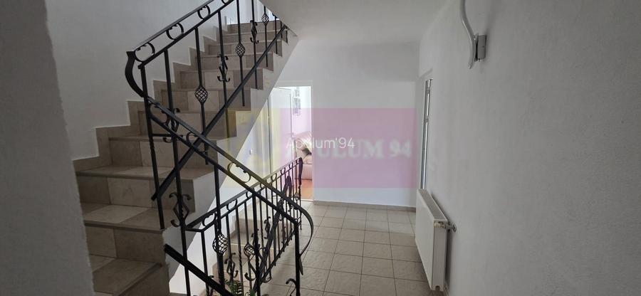 Vila de vânzare cu 8 camere și garaj in Busteni - 24