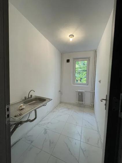 Apartament cu 2 camere, decomandat, etajul 1/4, zona Podu Ros