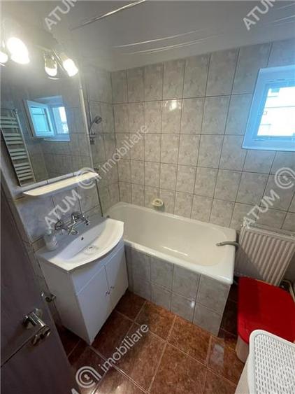 Apartament 3 camere decomandate balcon zona Vasile Aaron din Sibiu