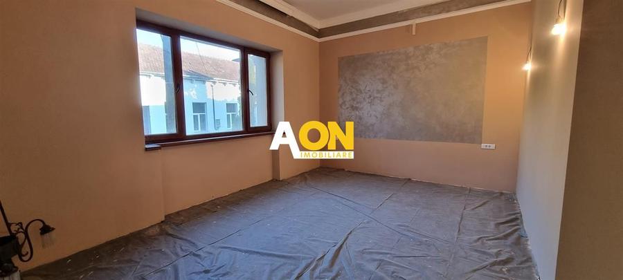 Spatiu Comercial Renovat cu Curte Interioara 7 Euro/mp