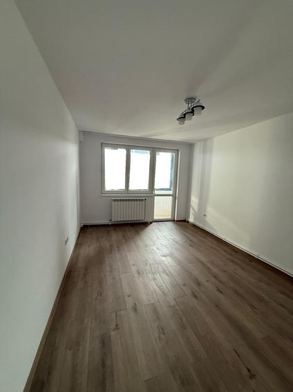 Apartament cu 3 camere decomandate, Centru