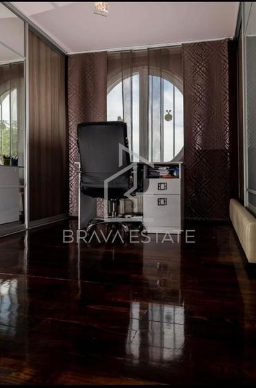 Casă de vânzare, 250 mp, 7 camere, zona Iris