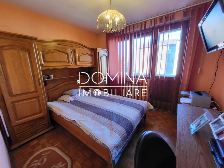 Apartament de vanzare 2 camere transformat in 3, etaj 3 – Str. Brandusei