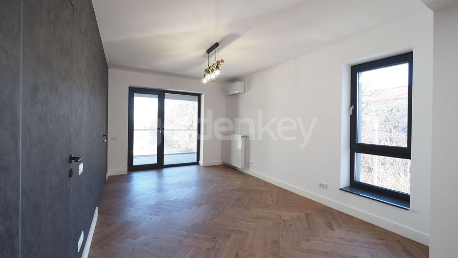 Apartament duplex spatios cu 4 camere | vedere padure | 3 garaje