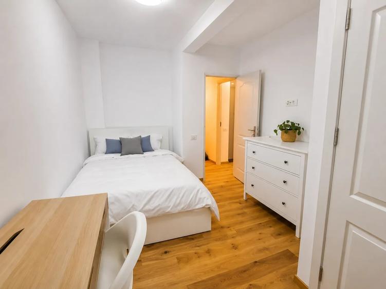 PIATA ROMANA - APARTAMENT CU 3 CAMERE - MOBILAT SI UTILAT