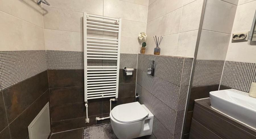 UNIRII,monolit,locatie exceptionala,vedere minunata asupra BULEVARDULUI,terasa