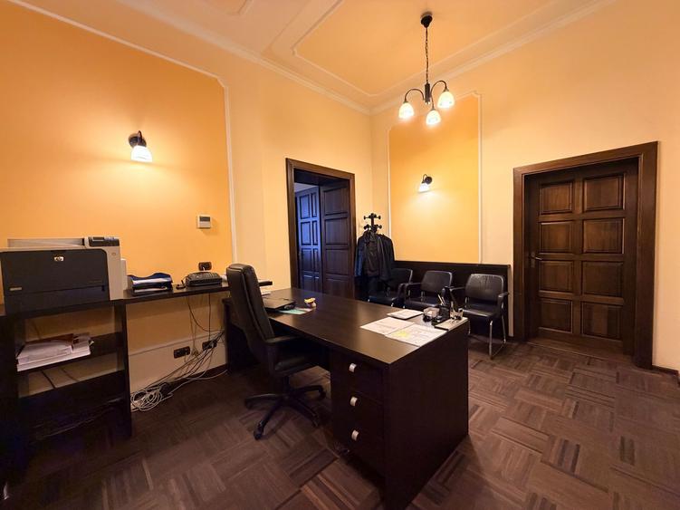 4 camere Ultracentral - Piața Unirii, ideal birouri, parcare in curte