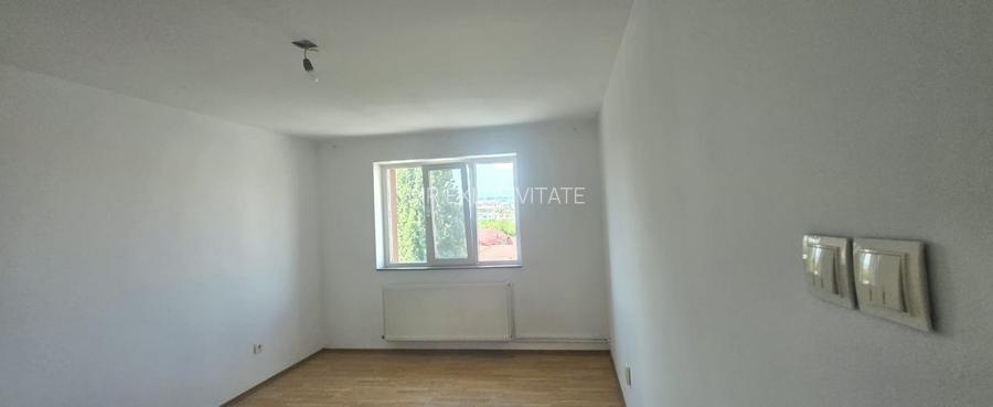 De vânzare apartament 2 camere decomandat | Zona 8 Mai - 18