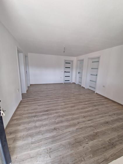 Sanmihaiul Roman - Casa individuala cu 4 camere si bucatarie inchisa