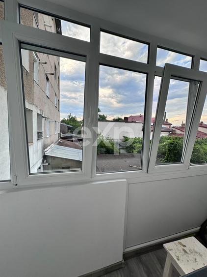 Apartament de vânzare – 3 camere , Micro 8 ,et 1
