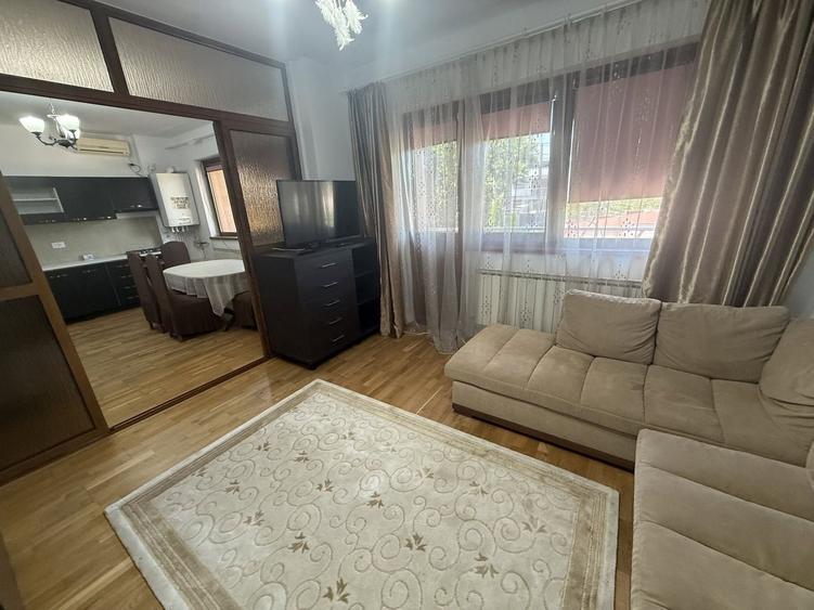 De închiriat apartament 3 camere 85 mp + terasa etaj 1