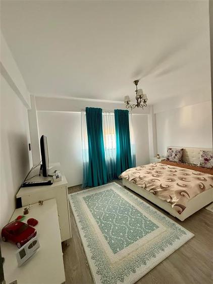 Etaj 2 - Galata Platoul Insorit, apartament cu 2 camere decomandat cu geam la ba