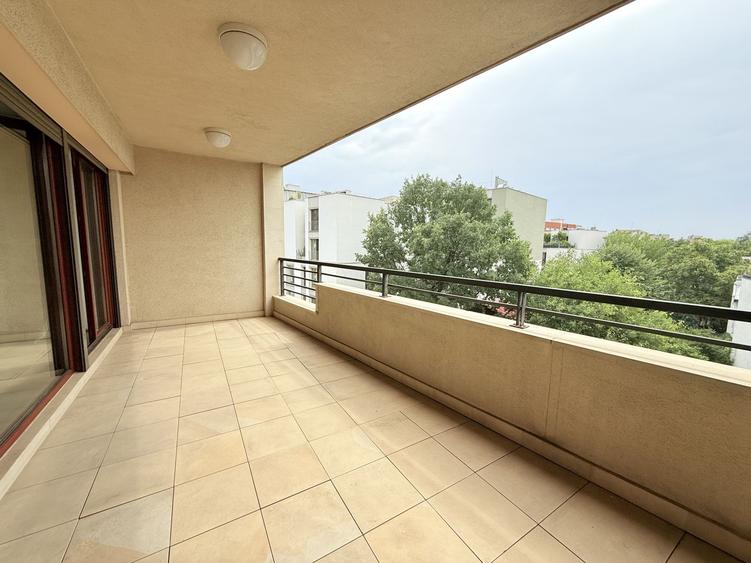 APARTAMENT DEOSEBIT ADIACENT CALEA VICTORIEI