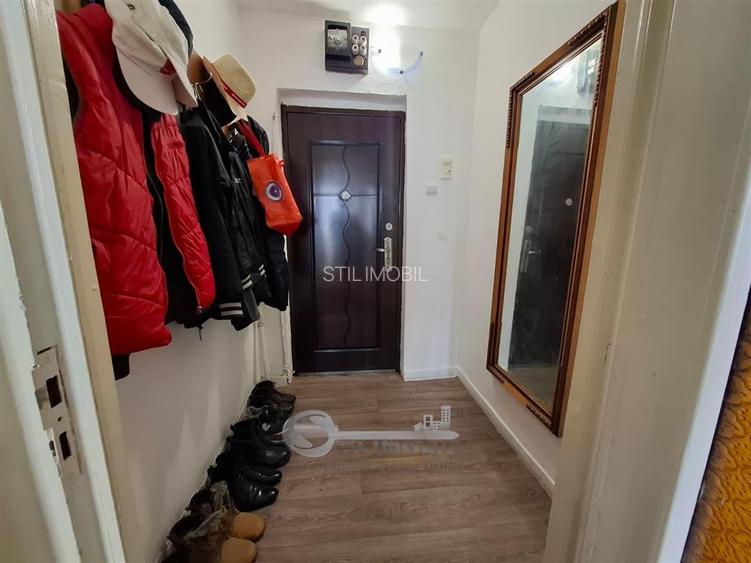 Apartament 2 camere, Podu Ros - Emil Racovita, etaj intermediar, bloc fara risc