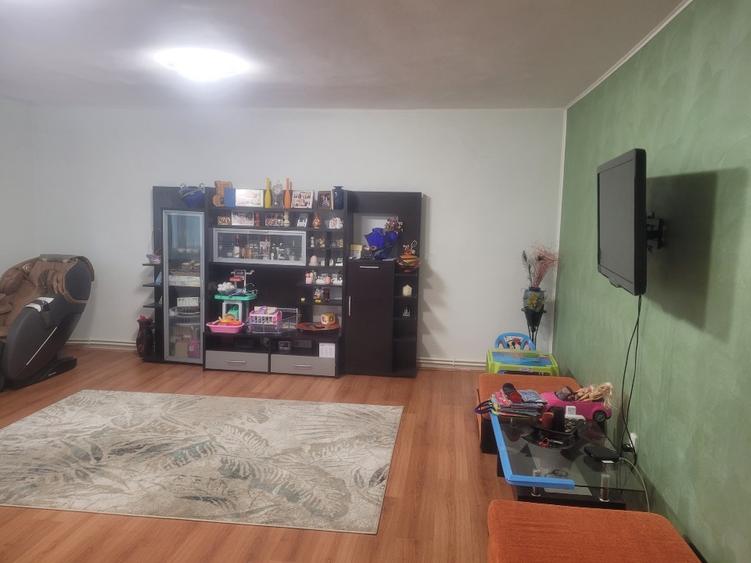 Vând casă pentru locuit și relaxare. Panouri fotovoltaice.