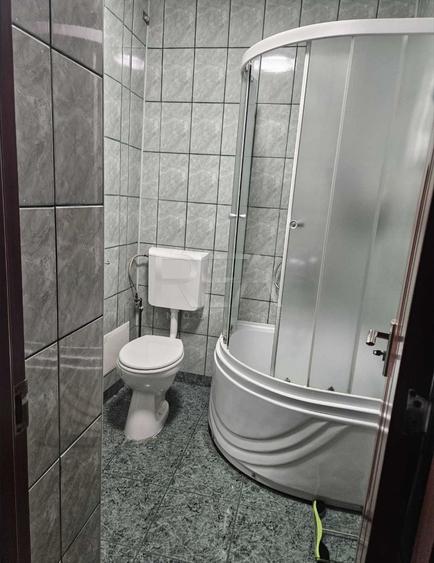 3 camere, et 2/8, 70 mp, bloc 1981-Gorjului