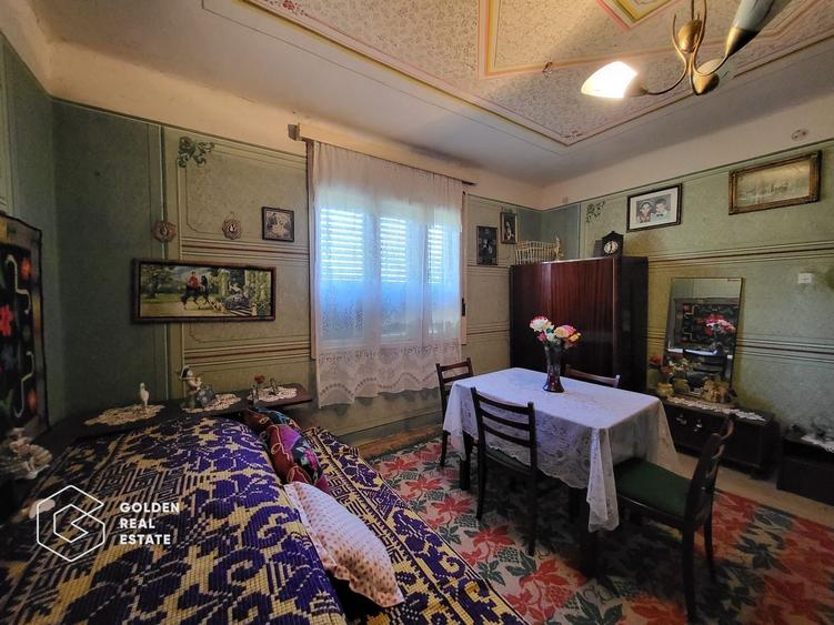 Casa cu 3 corpuri de cladire, sat Lalasint