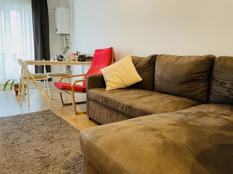 Inchiriez apartament 2 camere in Cosmopolis .