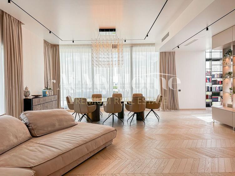 Penthouse Ultra Luxury cu 5 camere,  complet renovat,2 parcari,boxa,terase 195mp