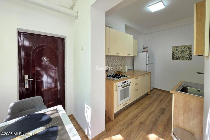 Piata Romana, 4 camere 138 MP total, Etaj 2/9, renovat - utilat, liber - 51