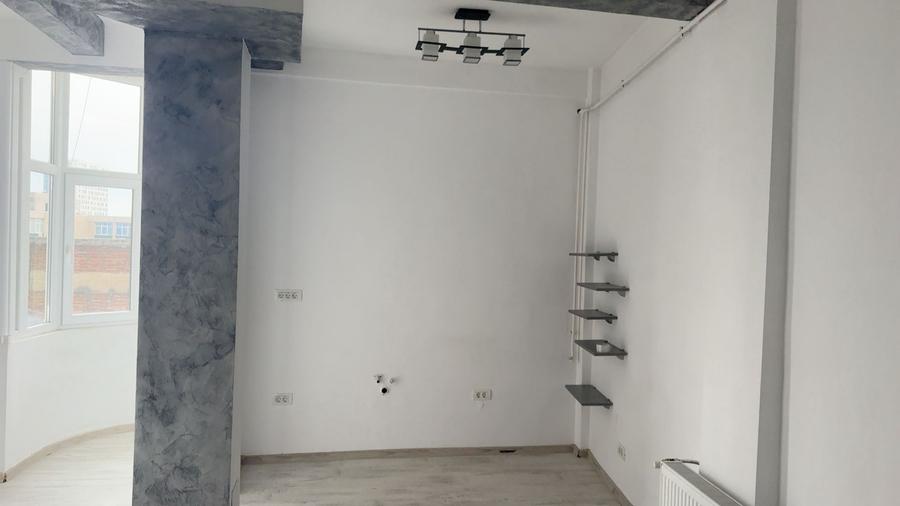 Studio de vanzare Piata Romana