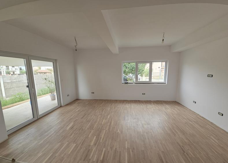 Duplex P+E in Mosnita despartit prin garaj