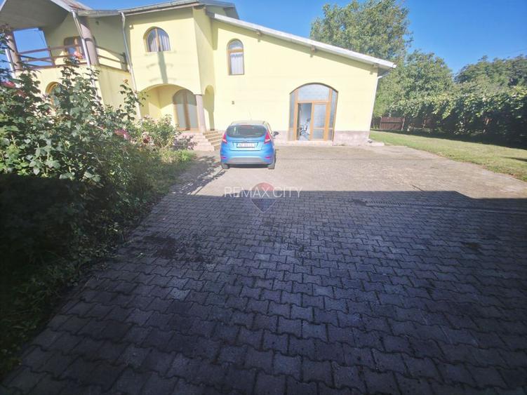 Casă / Vilă cu 5 camere de vânzare