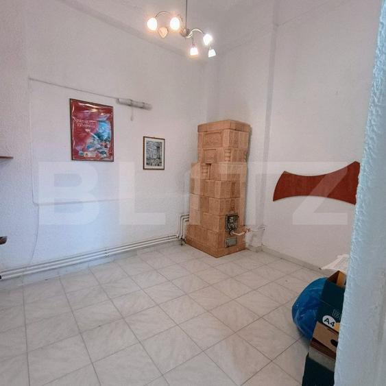 Apartament 2 camere parter inalt + garaj + 2 camere mansarda + beci, CENTRAL