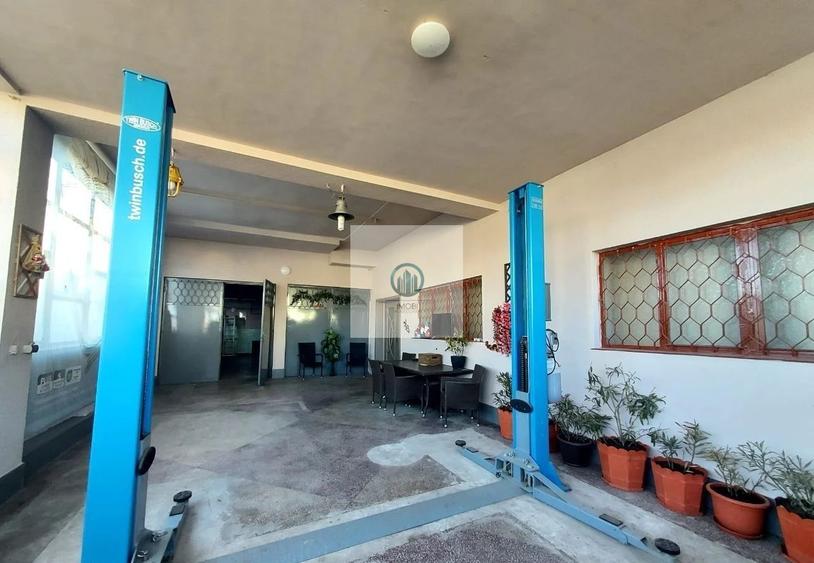 Vila Impresionanta în Deva–Construcție Solida 3 garaje inclus elevator