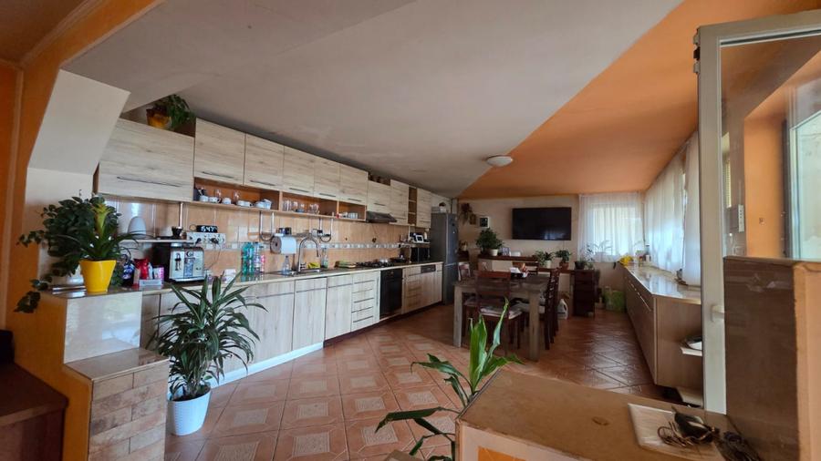 Casă cu mansardă de vânzare – zona Lucian Blaga