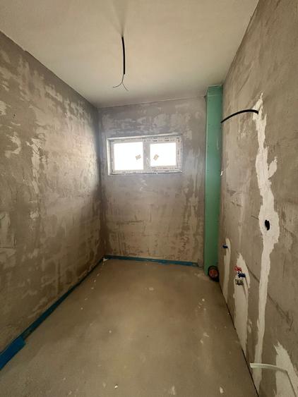 CASA TRIPLEX DE VÂNZARE ÎN FLOREȘTI