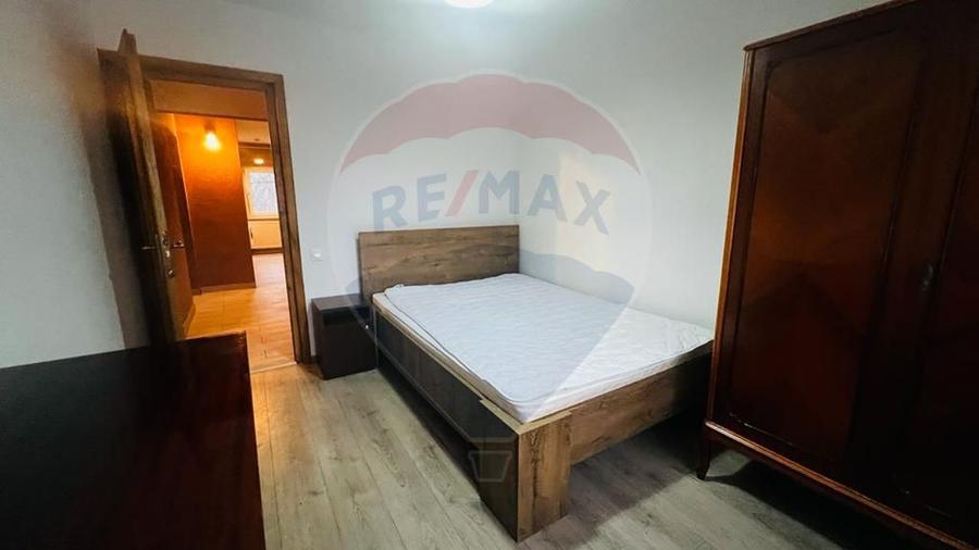 Apartament cu 3 camere de închiriat