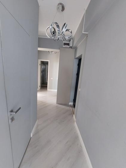 Mamaia - penthouse cu 3 camere, 2 bai, terasa generoasa