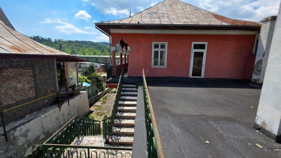 De vanzare spatiu comercial - COMARNIC la DN1