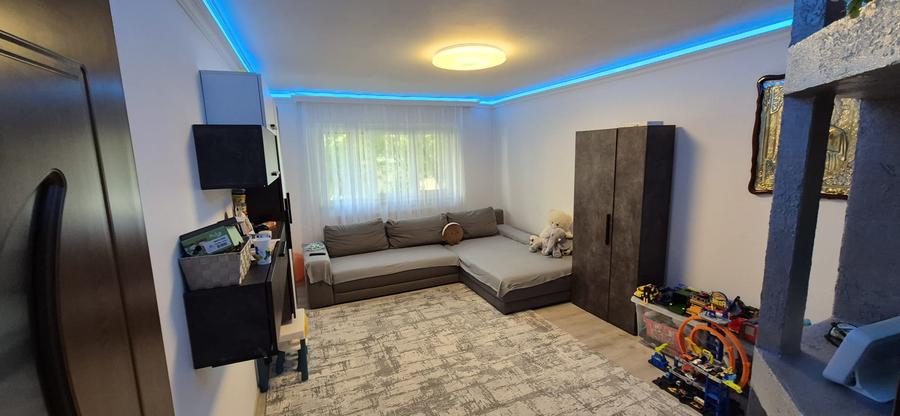 Apartament 3 camere de vanzare